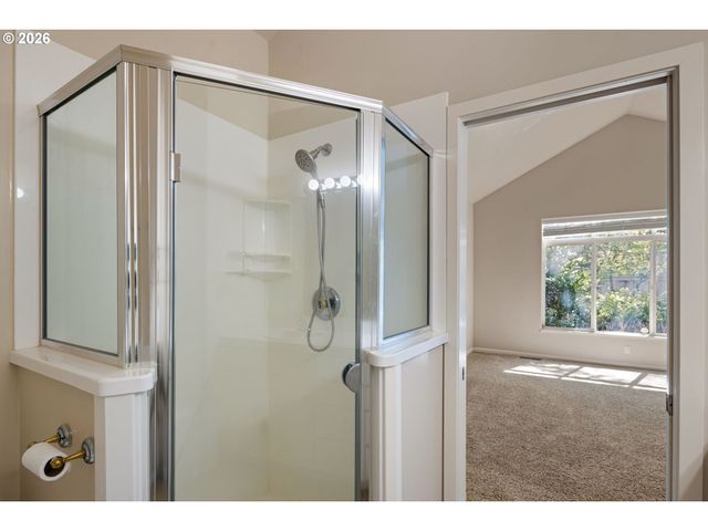 1840 RIVERWOOD Dr, Eugene, OR 97401