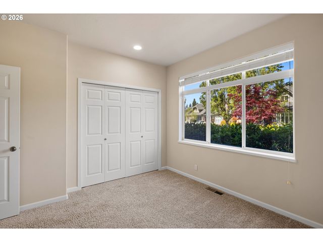 1840 RIVERWOOD Dr, Eugene, OR 97401