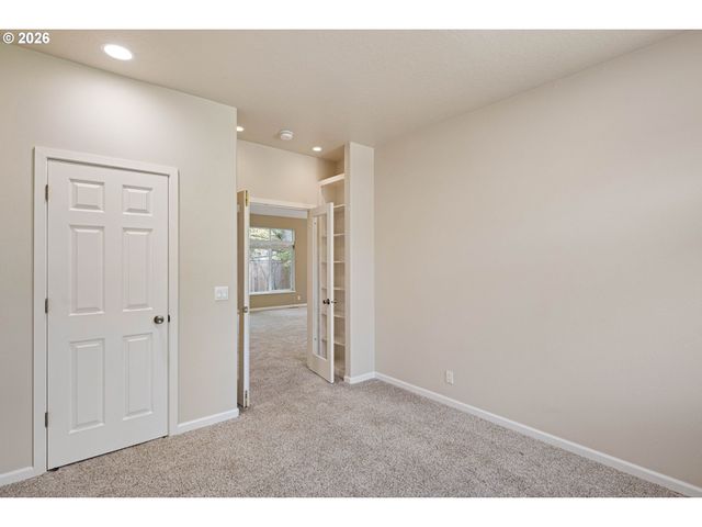 1840 RIVERWOOD Dr, Eugene, OR 97401