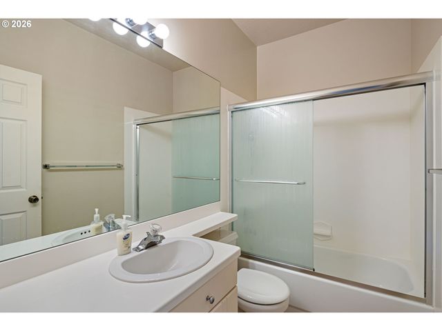 1840 RIVERWOOD Dr, Eugene, OR 97401