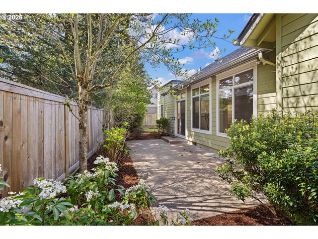 1840 RIVERWOOD Dr, Eugene, OR 97401