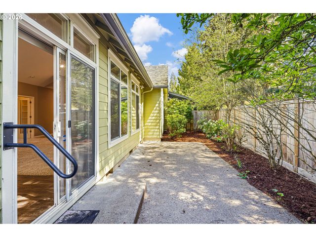 1840 RIVERWOOD Dr, Eugene, OR 97401