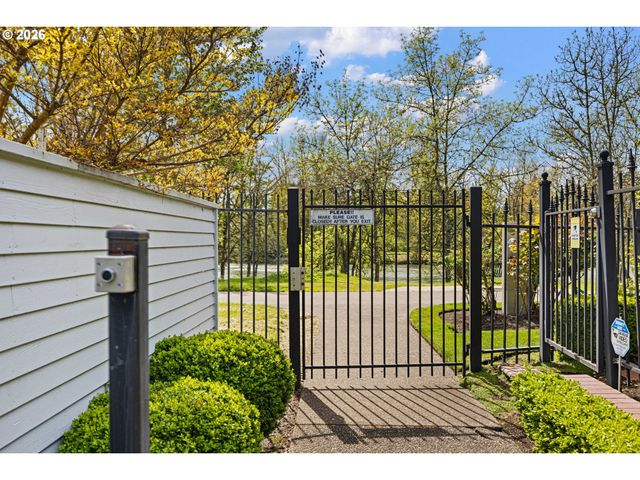 1840 RIVERWOOD Dr, Eugene, OR 97401