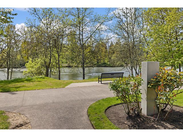 1840 RIVERWOOD Dr, Eugene, OR 97401