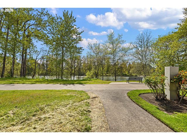 1840 RIVERWOOD Dr, Eugene, OR 97401