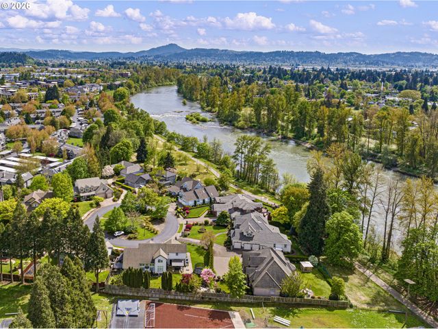 1840 RIVERWOOD Dr, Eugene, OR 97401