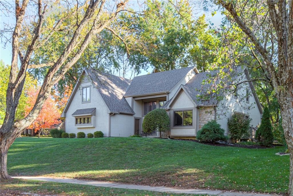 11501 Hemlock Street, Overland Park, KS 66210