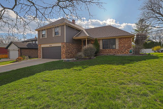 1526 Gainesboro Drive, Wheaton, IL 60189