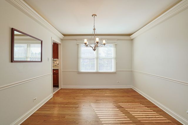 1526 Gainesboro Drive, Wheaton, IL 60189