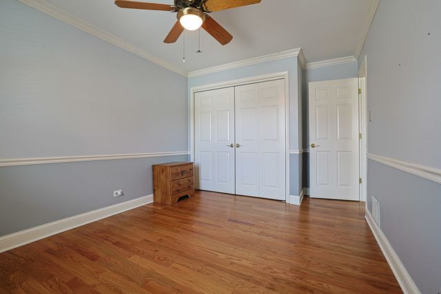 1526 Gainesboro Drive, Wheaton, IL 60189