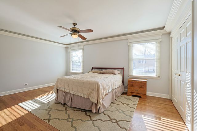 1526 Gainesboro Drive, Wheaton, IL 60189