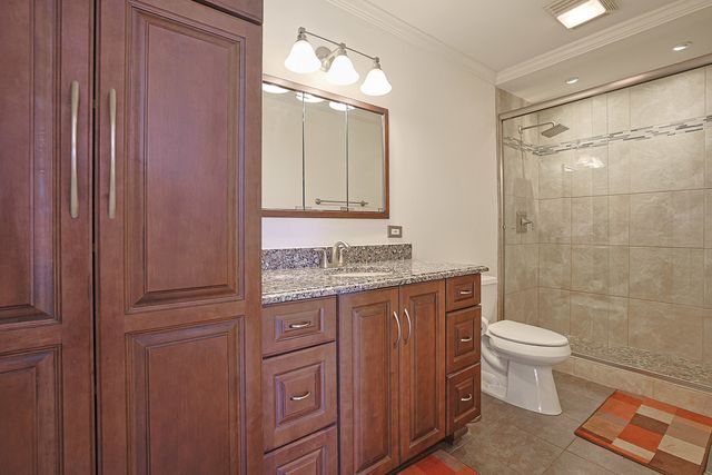 1526 Gainesboro Drive, Wheaton, IL 60189