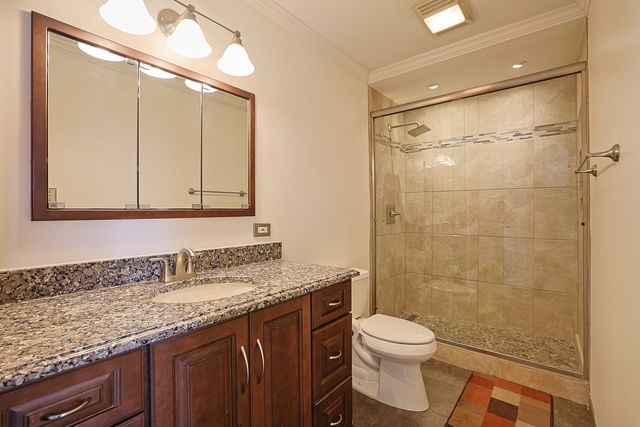 1526 Gainesboro Drive, Wheaton, IL 60189