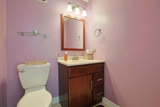 1526 Gainesboro Drive, Wheaton, IL 60189