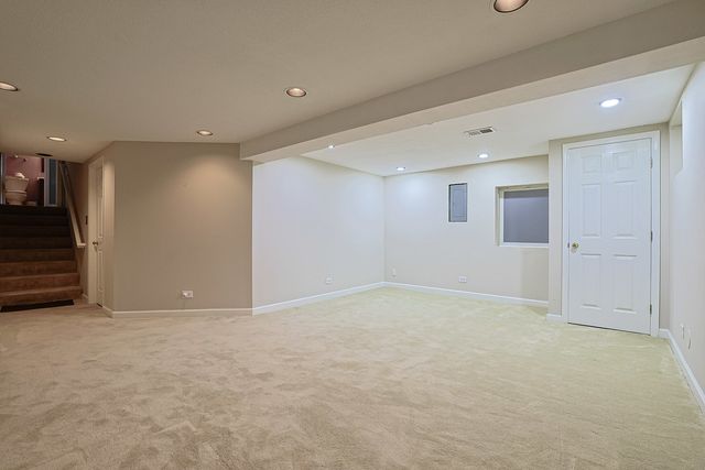 1526 Gainesboro Drive, Wheaton, IL 60189