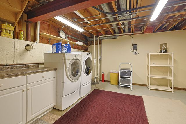 1526 Gainesboro Drive, Wheaton, IL 60189