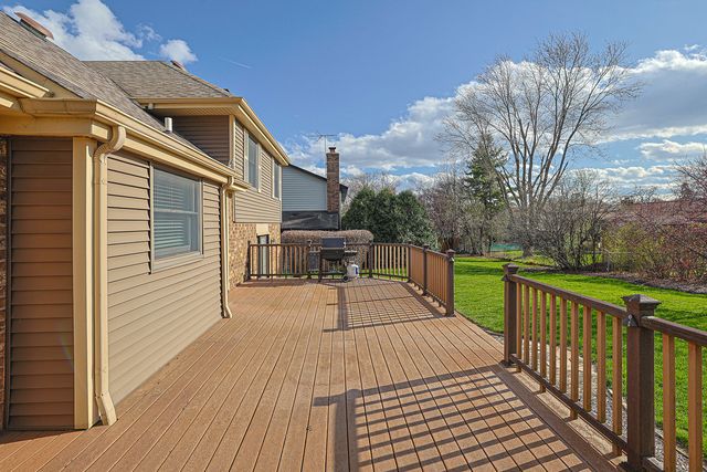 1526 Gainesboro Drive, Wheaton, IL 60189