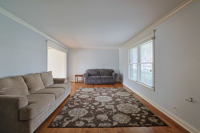 1526 Gainesboro Drive, Wheaton, IL 60189