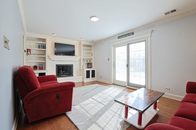 1526 Gainesboro Drive, Wheaton, IL 60189