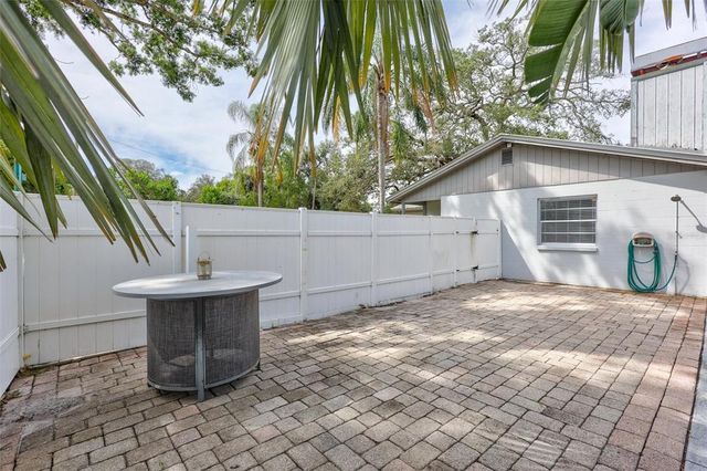 1712 N CLUB COURT, Tampa, FL 33612