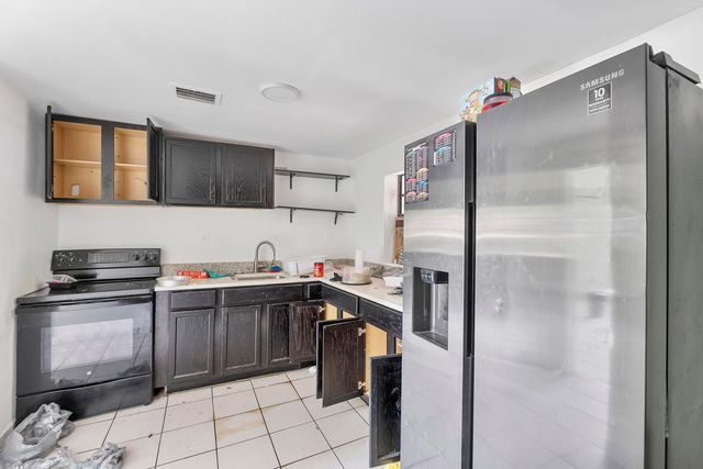 2476 NW 15th Street, Miami, FL 33125