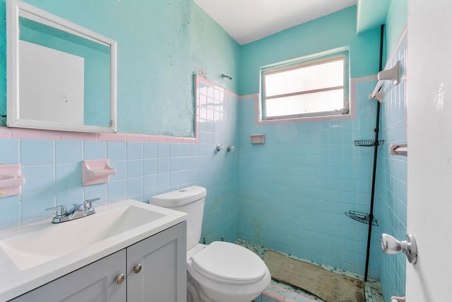 2476 NW 15th Street, Miami, FL 33125