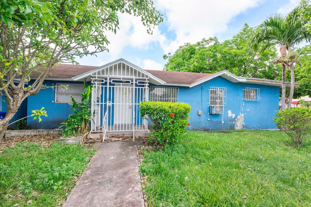 2476 NW 15th Street, Miami, FL 33125