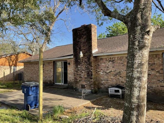 405 Oyster Creek Court, Richwood, TX 77531