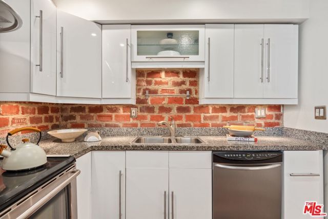 7250 Franklin Avenue 1006, Los Angeles, CA 90046