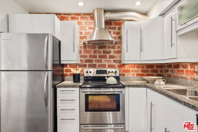7250 Franklin Avenue 1006, Los Angeles, CA 90046
