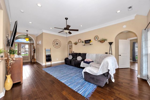 402 Vista Shores Rd, Rogersville, AL 35652