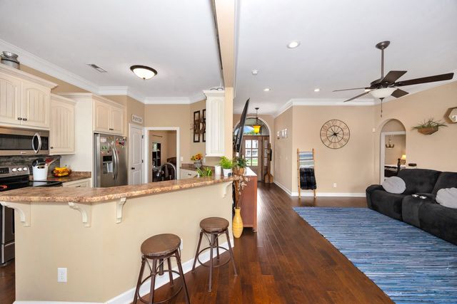 402 Vista Shores Rd, Rogersville, AL 35652