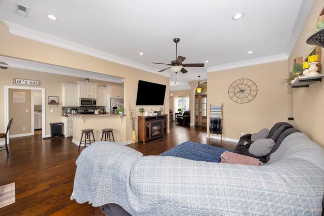 402 Vista Shores Rd, Rogersville, AL 35652