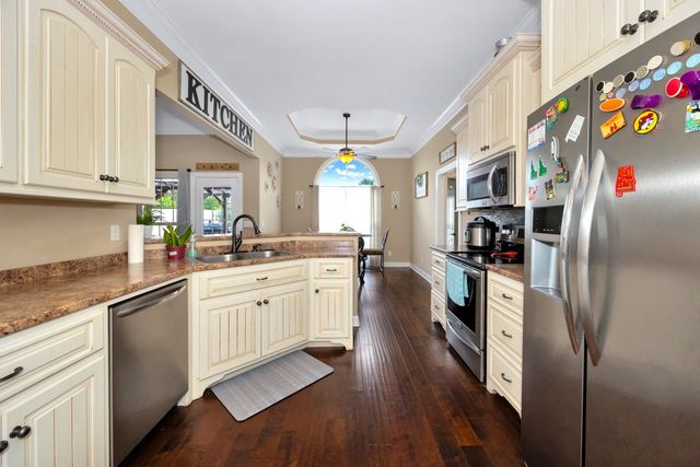 402 Vista Shores Rd, Rogersville, AL 35652