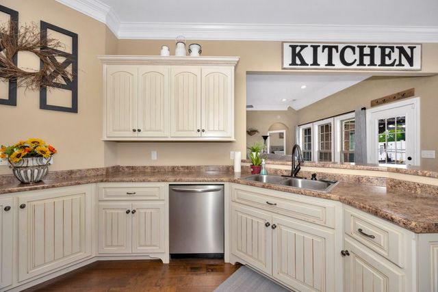 402 Vista Shores Rd, Rogersville, AL 35652