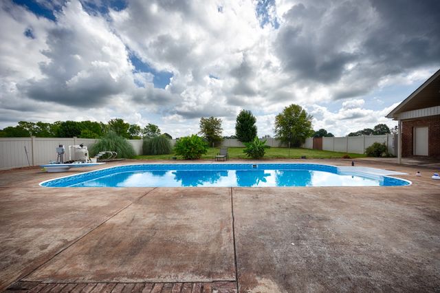 402 Vista Shores Rd, Rogersville, AL 35652