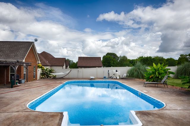 402 Vista Shores Rd, Rogersville, AL 35652