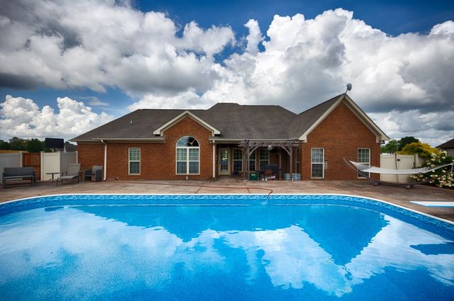 402 Vista Shores Rd, Rogersville, AL 35652