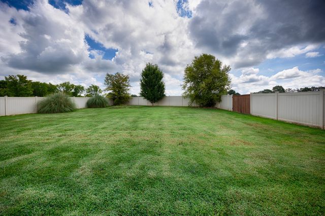 402 Vista Shores Rd, Rogersville, AL 35652