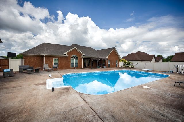 402 Vista Shores Rd, Rogersville, AL 35652
