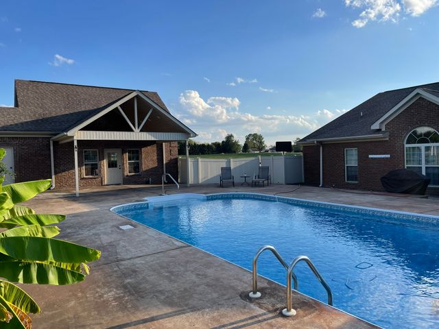 402 Vista Shores Rd, Rogersville, AL 35652