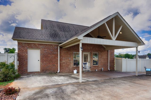 402 Vista Shores Rd, Rogersville, AL 35652