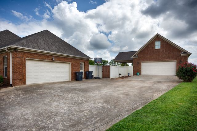 402 Vista Shores Rd, Rogersville, AL 35652