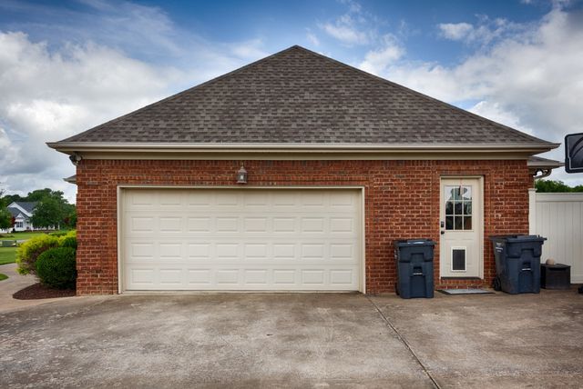 402 Vista Shores Rd, Rogersville, AL 35652