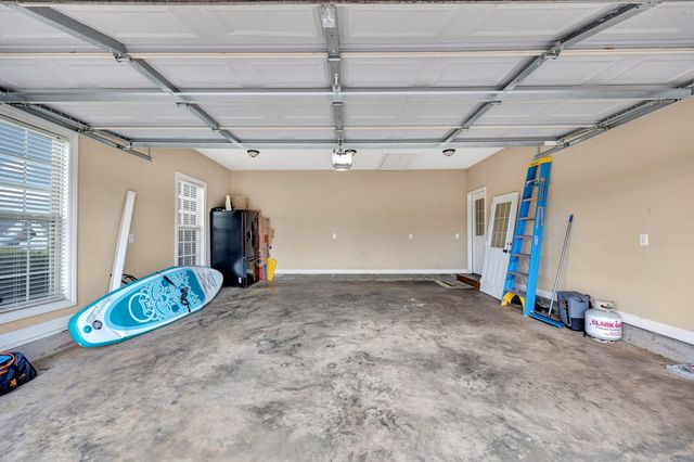 402 Vista Shores Rd, Rogersville, AL 35652