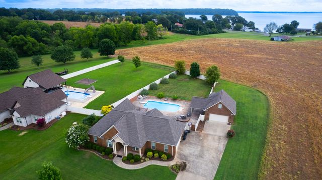 402 Vista Shores Rd, Rogersville, AL 35652