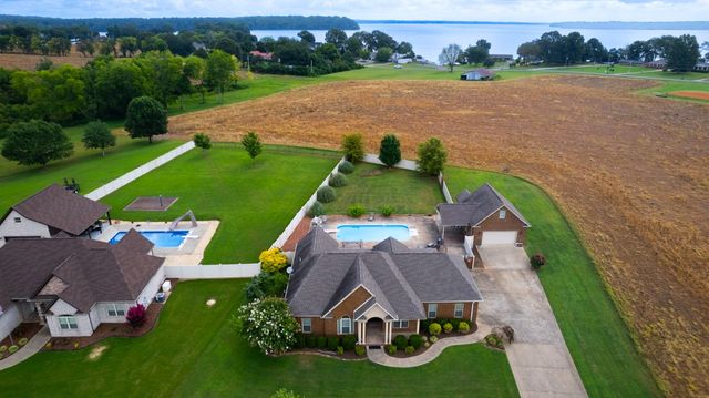 402 Vista Shores Rd, Rogersville, AL 35652