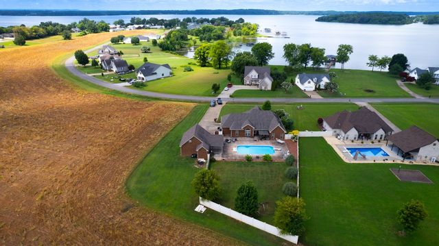 402 Vista Shores Rd, Rogersville, AL 35652