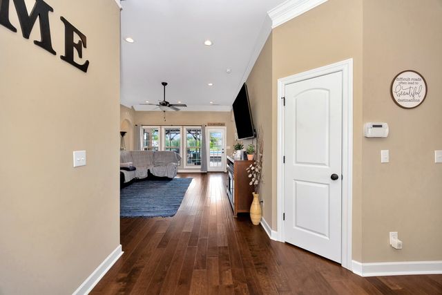 402 Vista Shores Rd, Rogersville, AL 35652