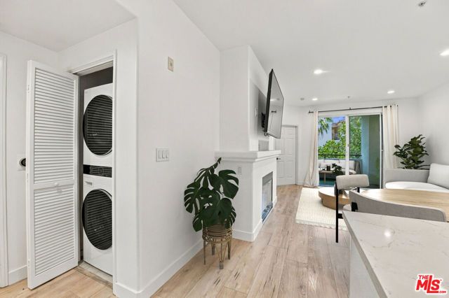 12963 Runway Road 317, Los Angeles, CA 90094